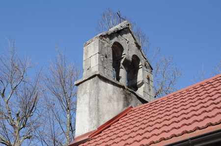 Zvonik na preslico je brez zvonov in v slabem stanju